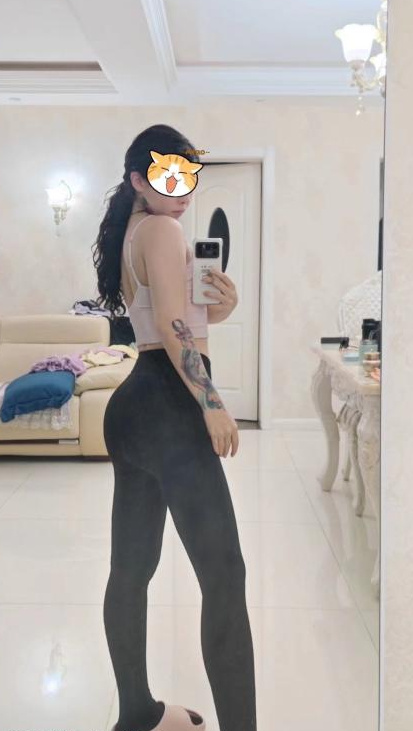 大屁股猫纹身御姐