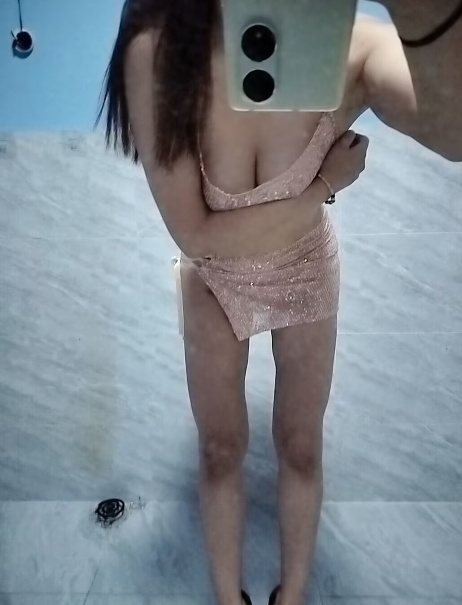 身材苗条的小骚货