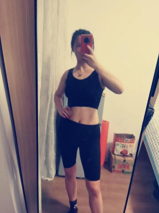 很有气质健身的少妇