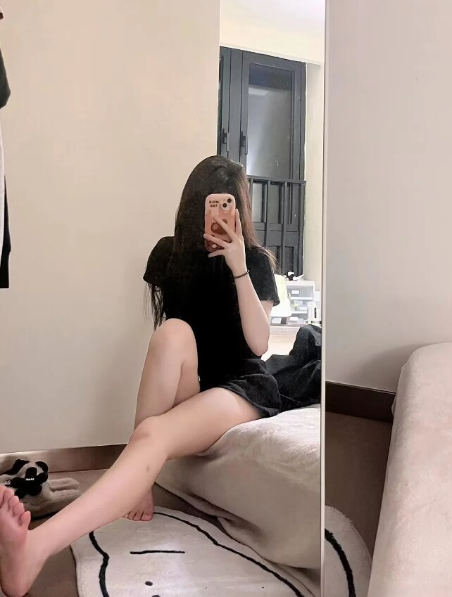 三点粉嫩皮肤白静