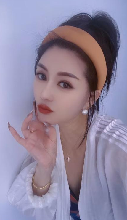极具诱惑力美女姐姐