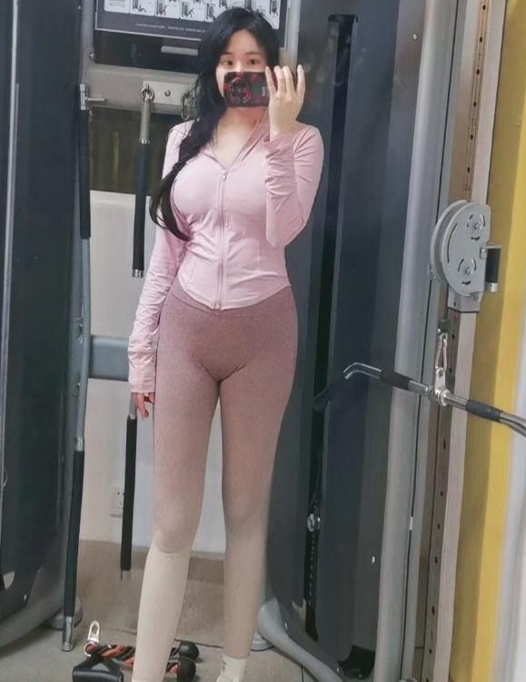 瑜伽一字马老师