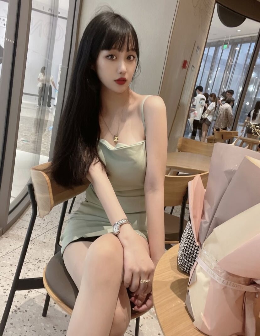 享受少女的多汁鲍