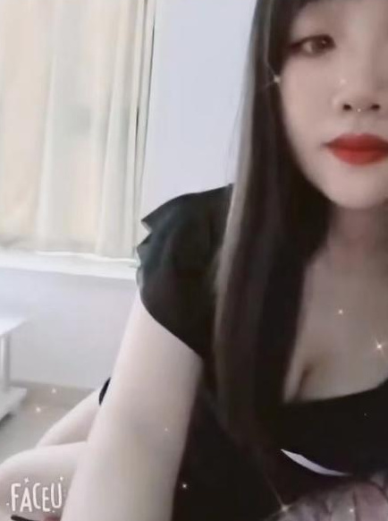 环球广场蜜桃妹妹