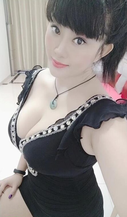 白云丰满D奶白兰