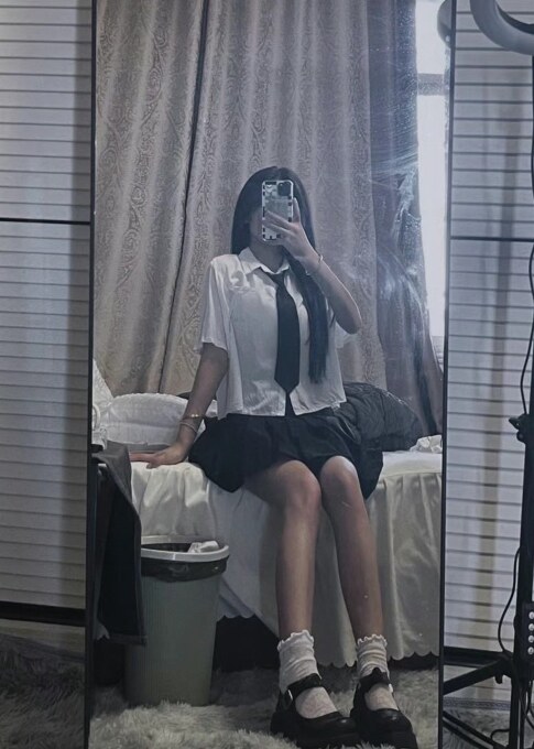 乖巧纯欲少女
