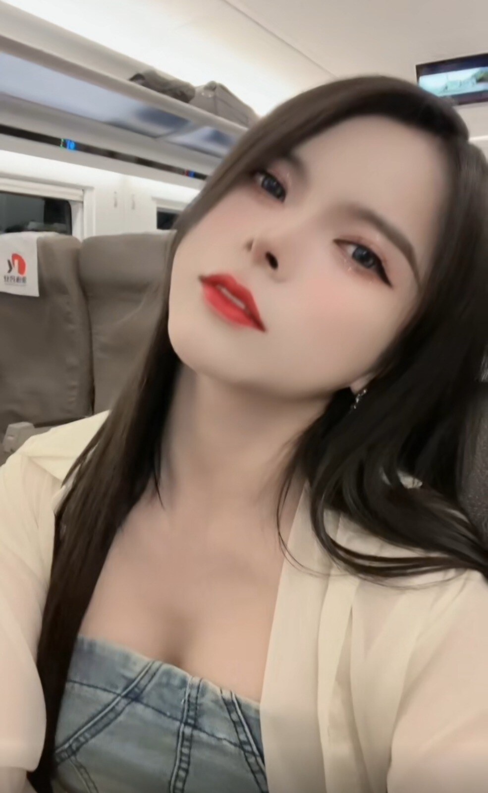 狐狸媚眼夜场兼职小姐姐