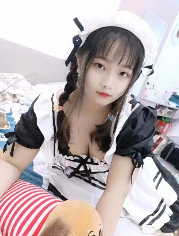 体验女仆装小豆儿