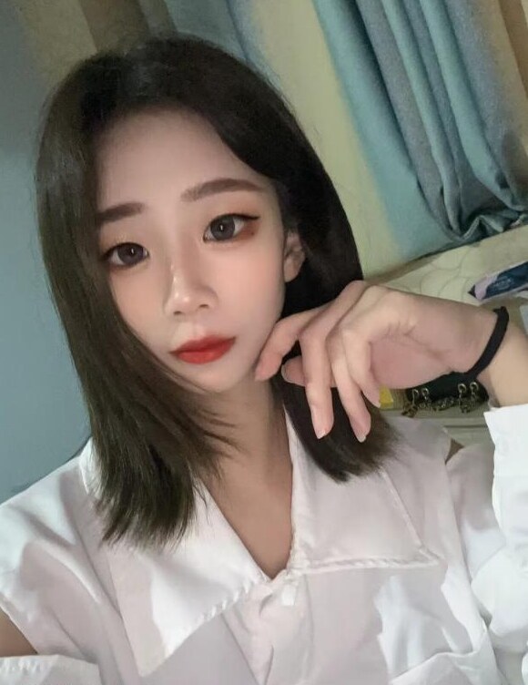 自聊自做的妹子