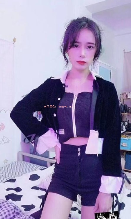 江岸长腿苗条嫩妹小雅