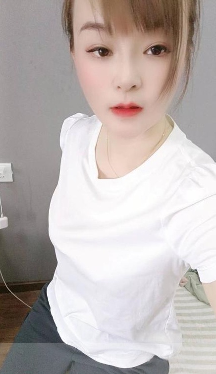 服务热情大胸姐姐
