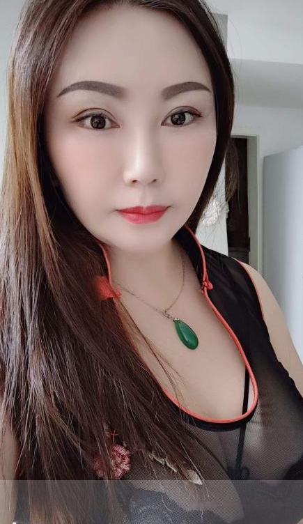 体育场居然轻熟女