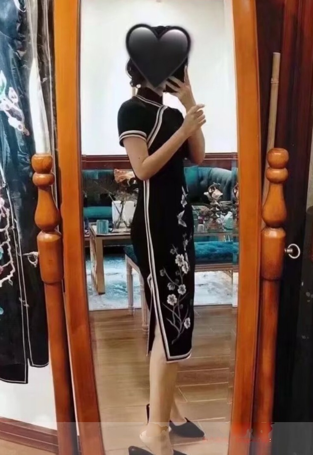 场中路苗条妹子