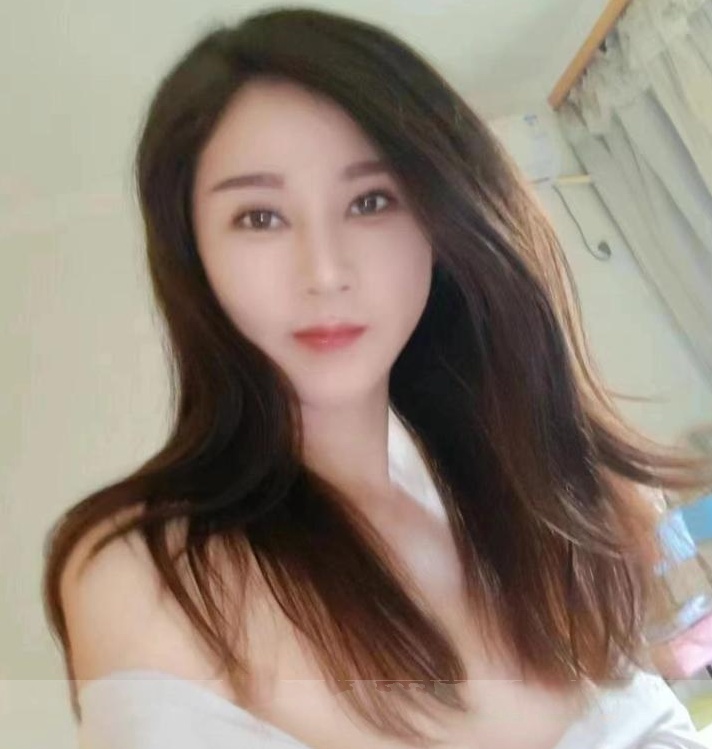 体验蜜桃臀姐姐