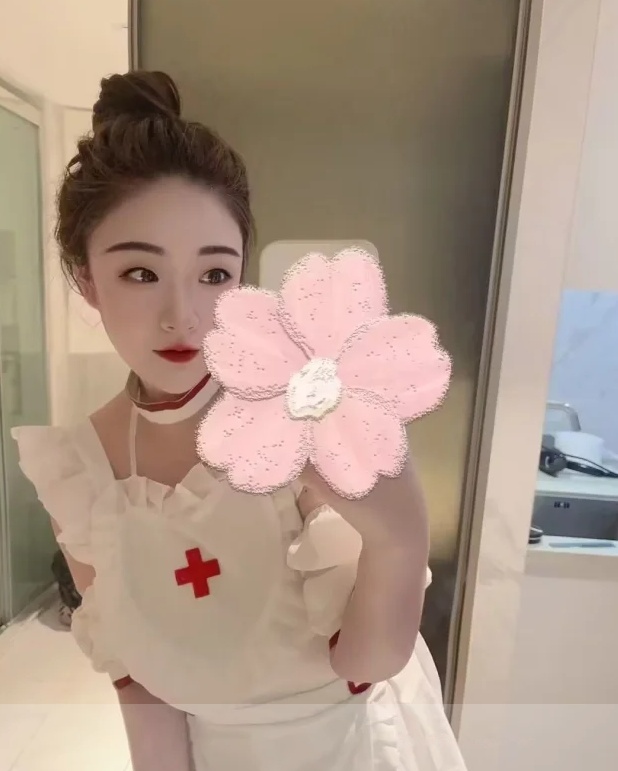 胸大腿长骚妹子