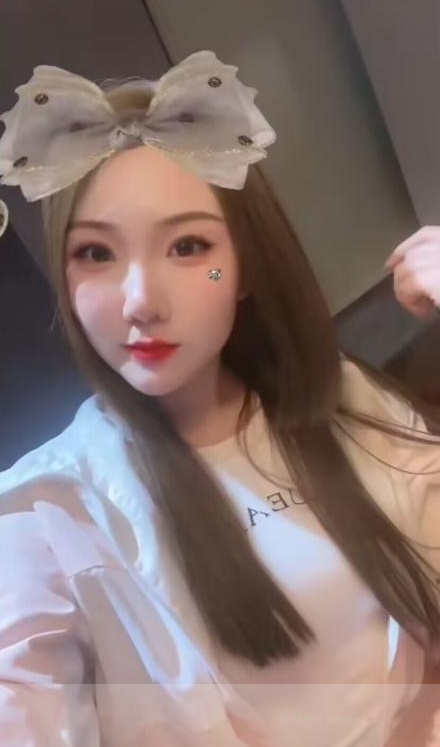 北滨路美女可口爆