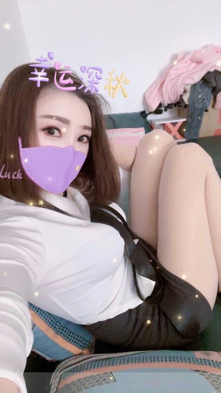 禅城区短发包臀裙美女