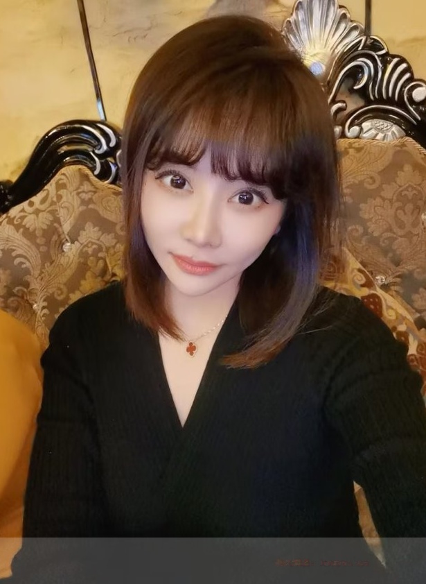 大胸露西服务