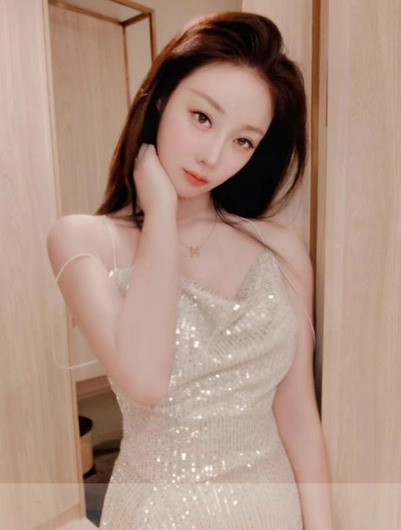 服务耐心的颜值姐姐
