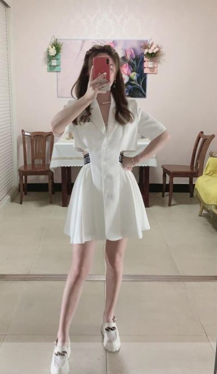 面容姣好的御姐