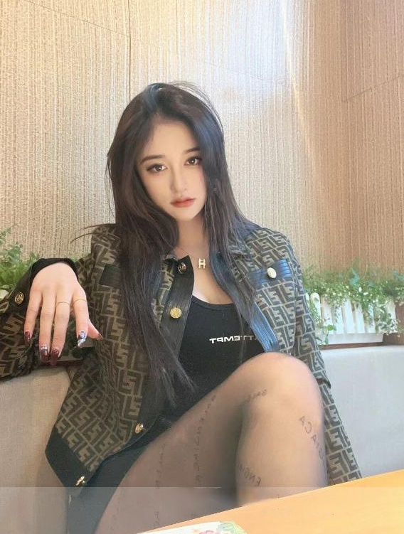 西门性感翘臀臀