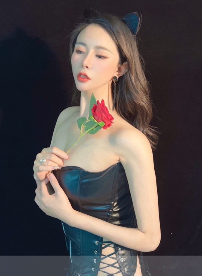 体验一字马瑜伽美女