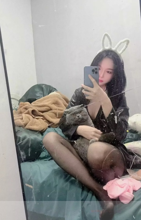 超骚的白虎妹妹雅诗