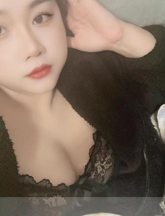 微胖服务型妹子
