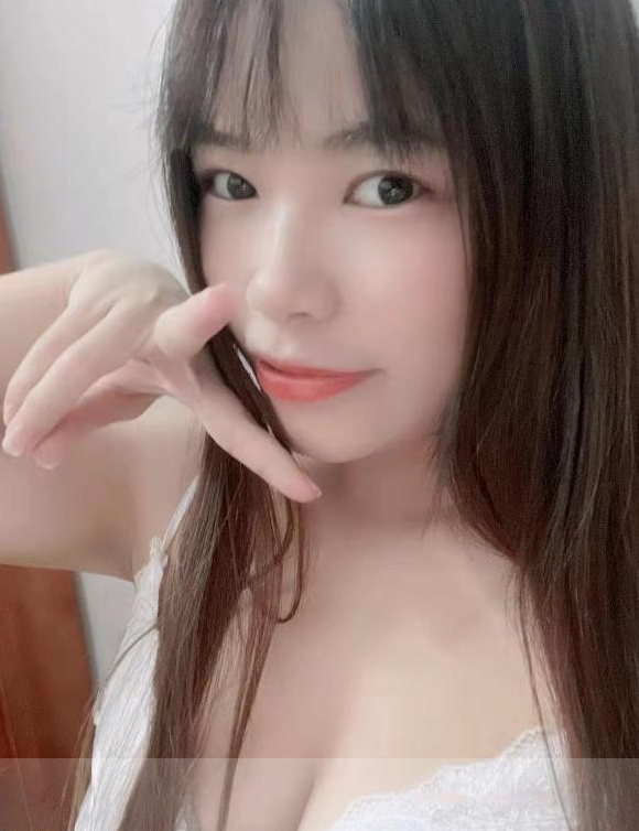 横岗欣欣颜值身材好