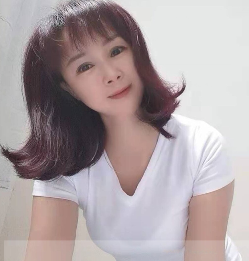 小巧玲珑的成熟良家