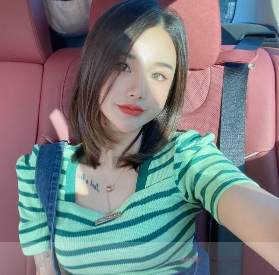 大胸嫩妹子
