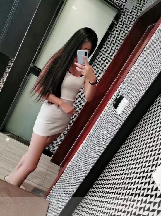 身材纤瘦型小姐姐