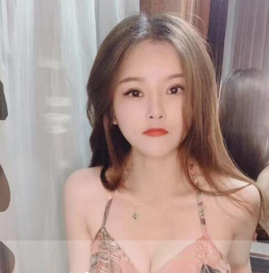 香甜可口小辣妹