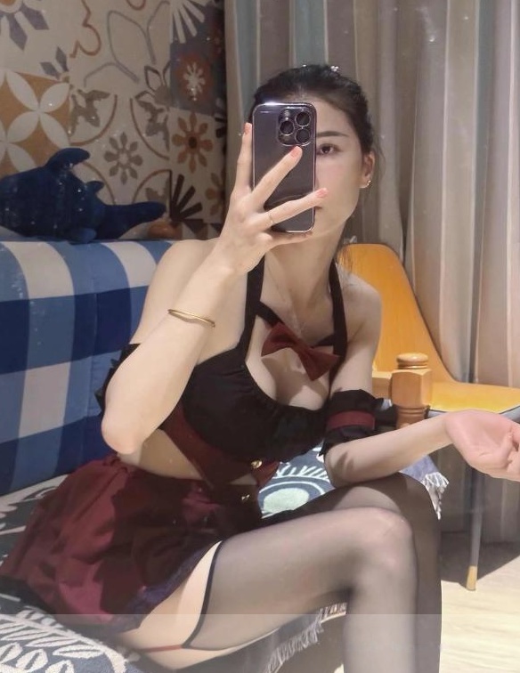 兼职制服丝袜小骚货