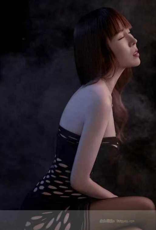 秦淮温柔性感小姐姐