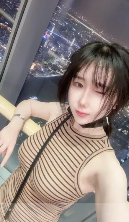 制服白嫩小妹妹