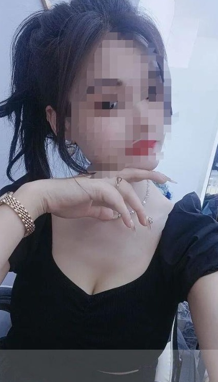 丝袜长腿少妇