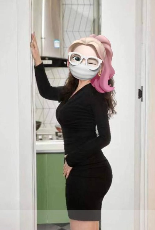 身材丰满的肥臀妹子