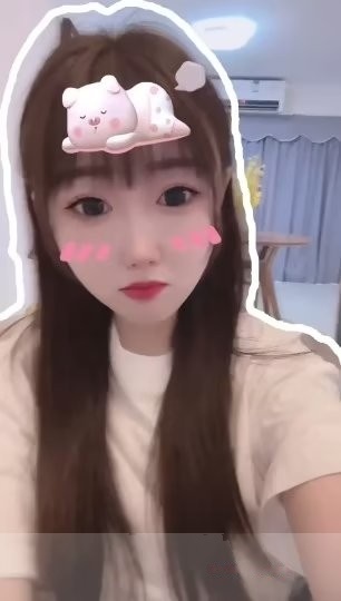 娇小可爱的女友灵儿