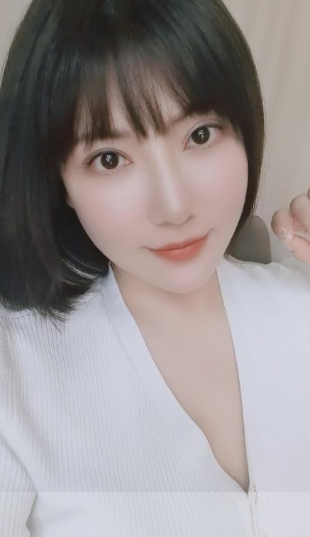 虹悦城美女佩儿