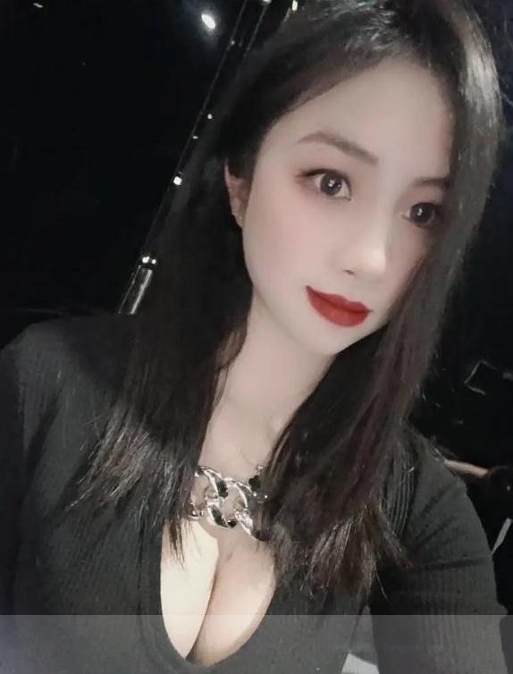 爆操肥臀丰乳妹妹