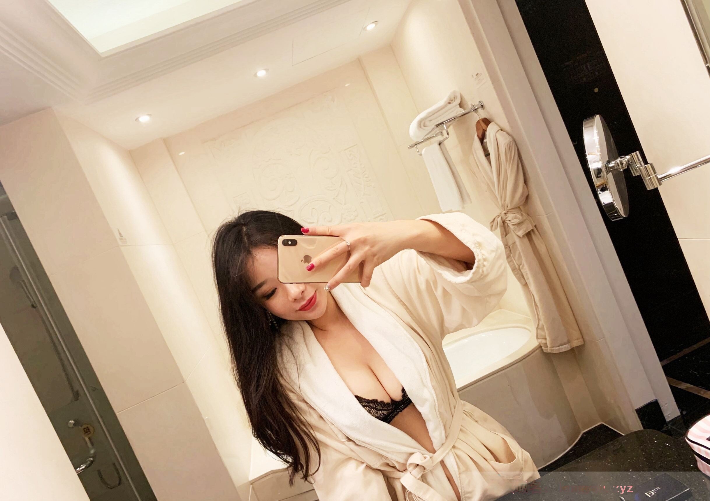 马房山妹子身材好