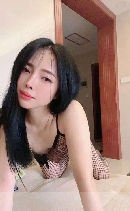 山水华庭 少妇