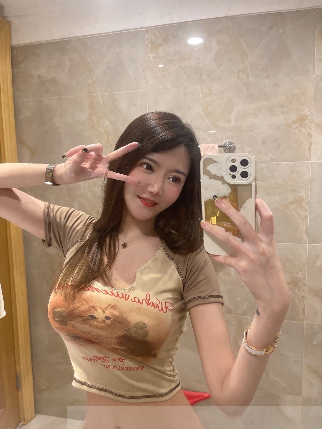 广州香香 极品D奶 巨骚