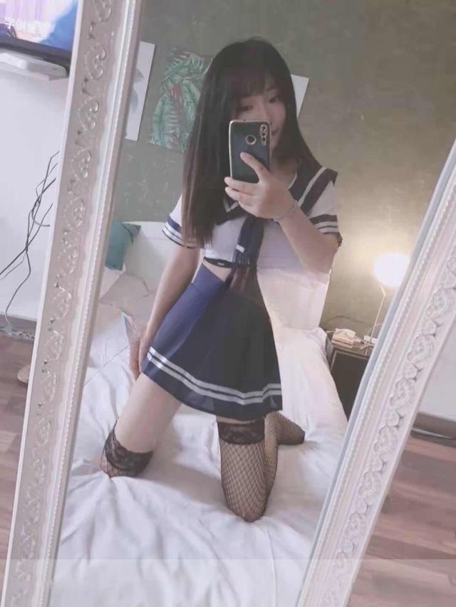 娇小玲珑小太妹