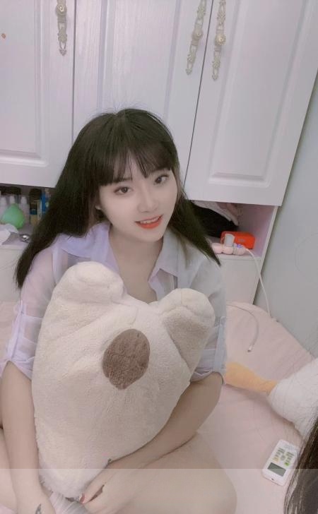 静安布依族嫩妹