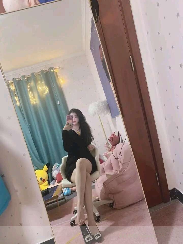 乌市烈焰红唇
