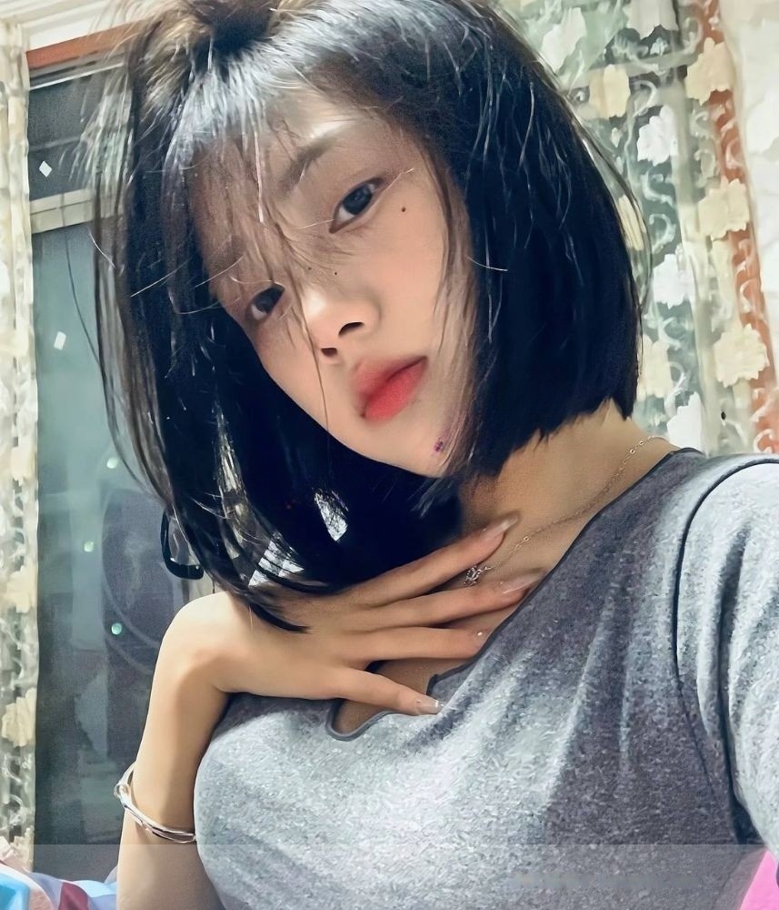 长腿颜值高兼职学生妹