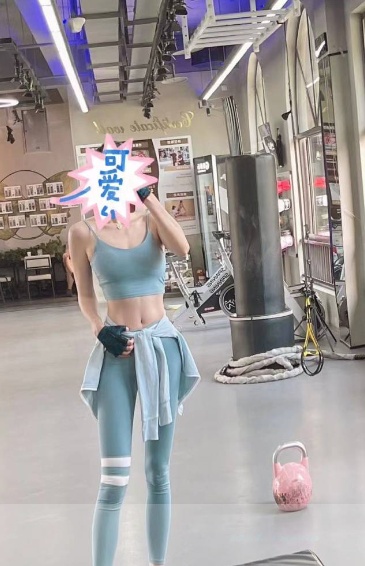 难得的模特型美女