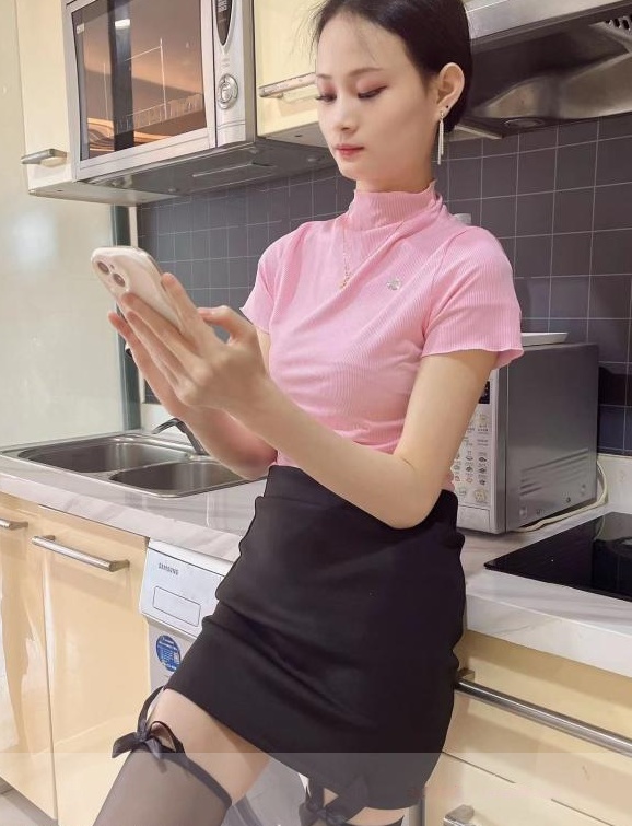 体验嫩妹子果儿